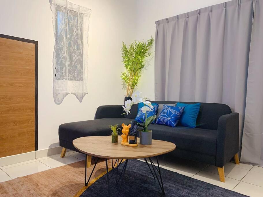 Ssrhomestay/s2/corner Lot/15pax Seremban